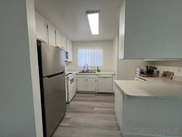 521 Sandalwood Pl #8, Escondido, CA 92027 - Image #2