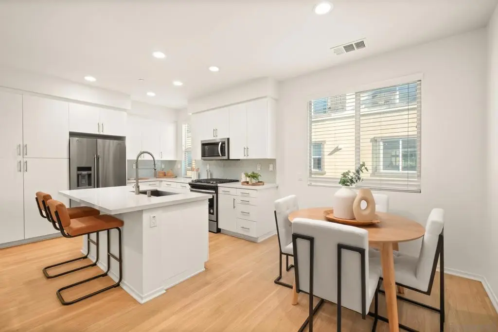 1118 Via Lucero, Oceanside, CA 92056 - #1