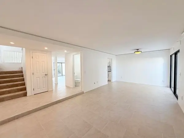 8725 Caminito Abrazo, La Jolla, CA 92037