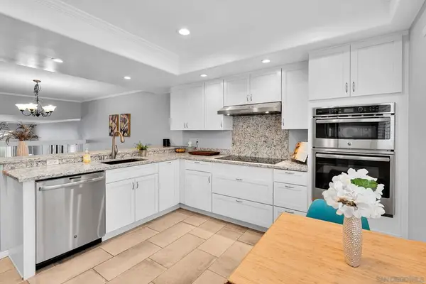 6840 Caminito Del Greco, San Diego, CA 92120