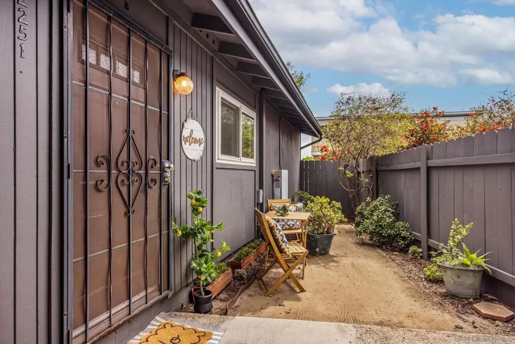 2251 Famosa Blvd #B, San Diego, CA 92107 - #1