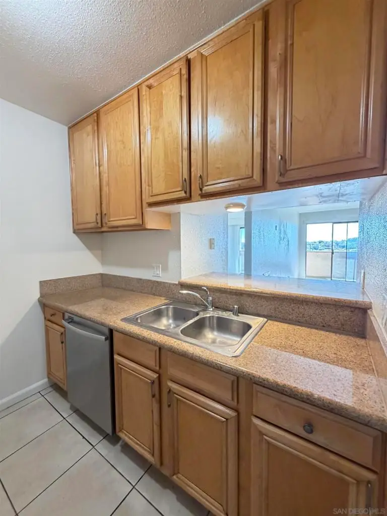 4041 Oakcrest Dr #408, San Diego, CA 92105 - #2