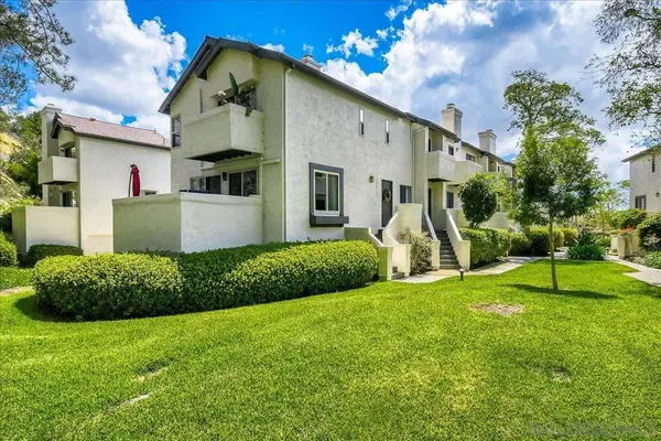 1262 River Glen Row #19, San Diego, CA 92111