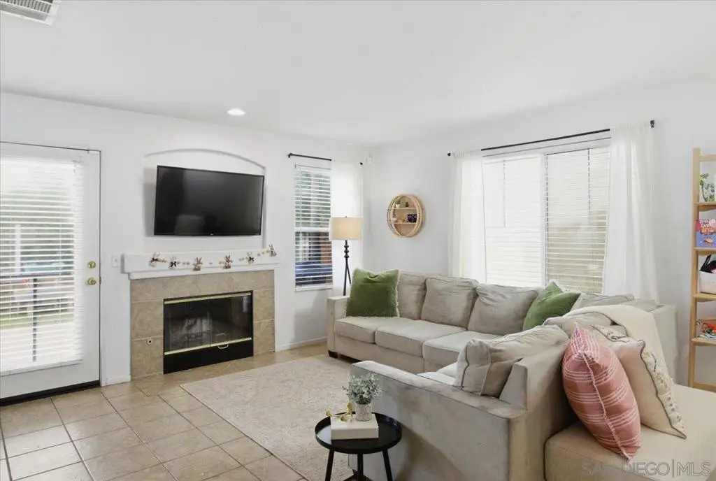 1964 Arbor Glen, Escondido, CA 92025 - #1