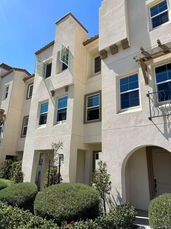 5992 Village Center Loop #4, San Diego, CA 92130