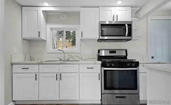 201 Hillside Spur, Cedar Glen, CA 92321
