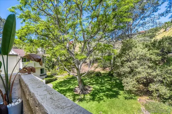 1262 River Glen Row #19, San Diego, CA 92111
