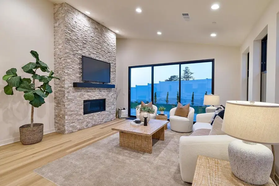 2 W Pine St, Altadena, CA 91001 - #2