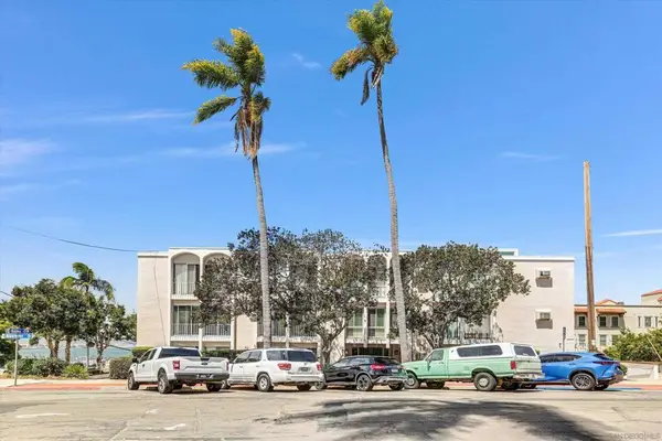 2410 Albatross St #9, San Diego, CA 92101