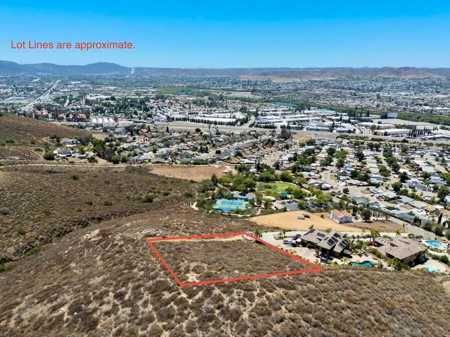 9122 Shadow Hill Rd, Santee, CA 92071 - #3