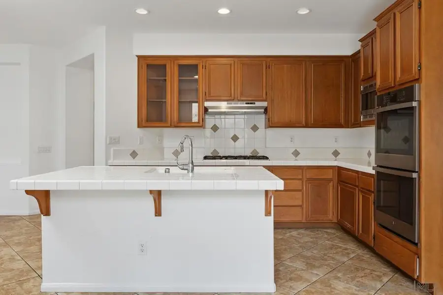 379 Edgewater Dr., San Marcos, CA 92078 - #2