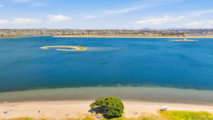 3634 Crown Point Dr, San Diego, CA 92109 - #2