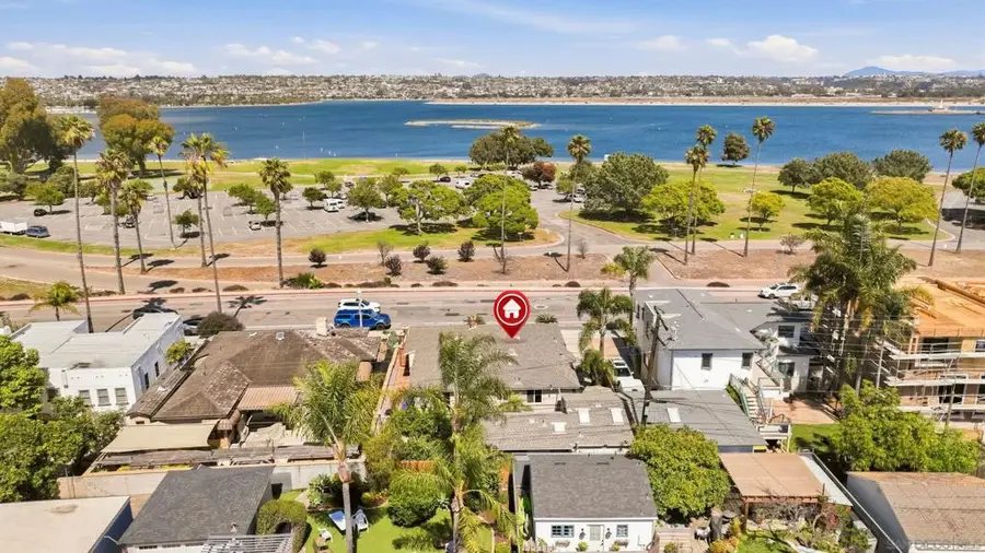 3634 Crown Point Dr, San Diego, CA 92109 - #3
