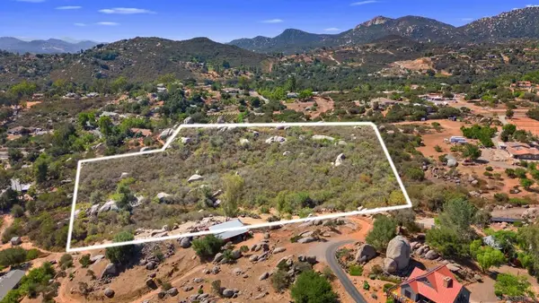 2 Chablis Rd, Ramona, CA 92065