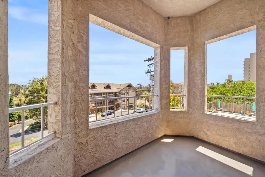521 Arbor Dr #203, San Diego, CA 92103 - #2