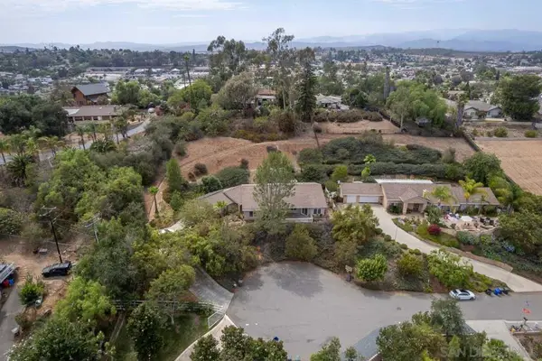 613 Carnation Ln, Fallbrook, CA 92028