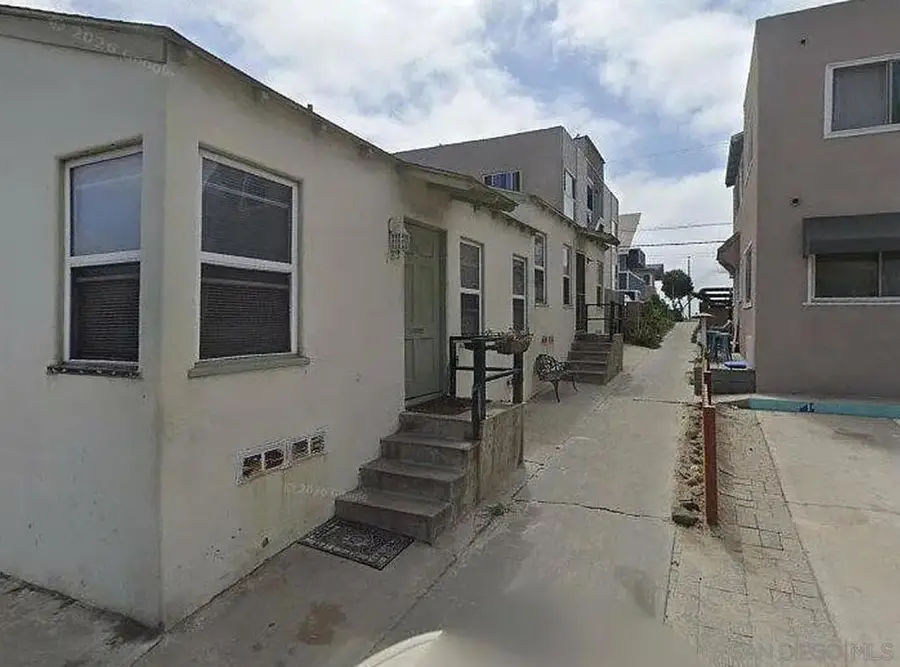 723 725 Sunset Ct, San Diego, CA 92109 - #2