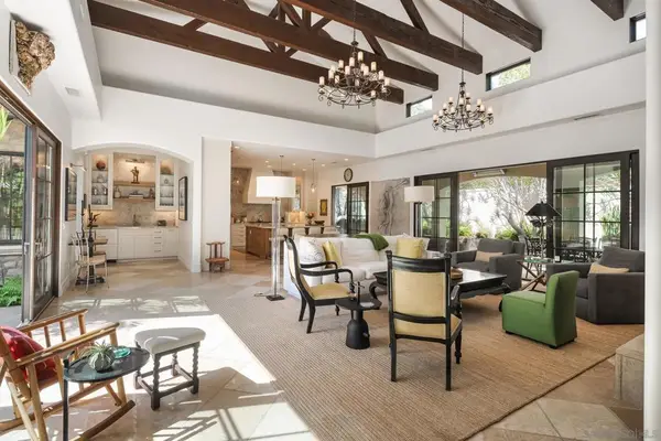 1040 Crest Dr, Encinitas, CA 92024