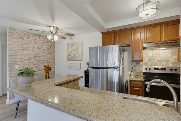 432 Edgehill Ln #3, Oceanside, CA 92054