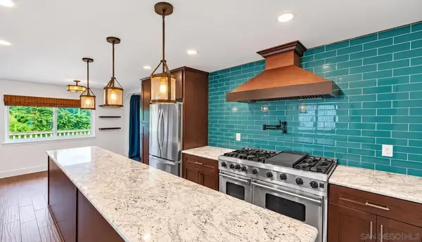 1229 Sandra Circle, Vista, CA 92083