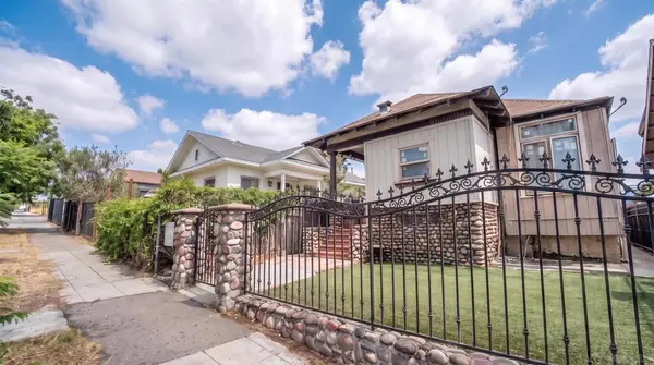 525 25th, San Diego, CA 92102
