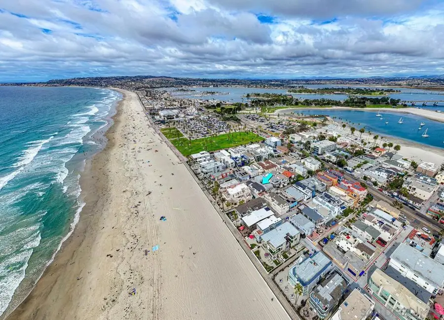 716 Dover, San Diego, CA 92109 - #3
