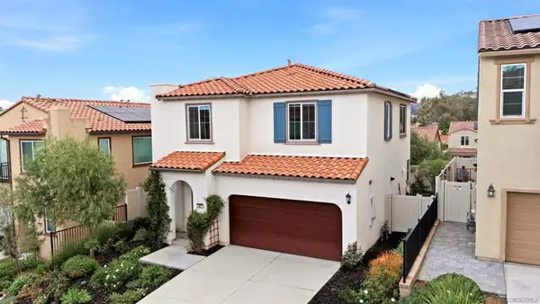 887 Brookdale Dr, Vista, CA 92081