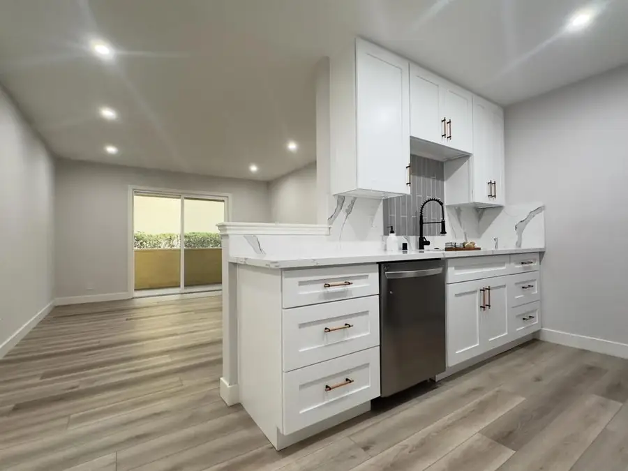 9929 Erma Rd #102, San Diego, CA 92131 - Image #3