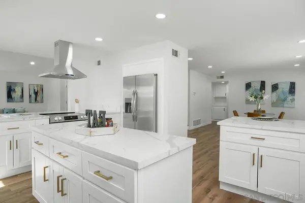 4566 Hancock Cir, Oceanside, CA 92056