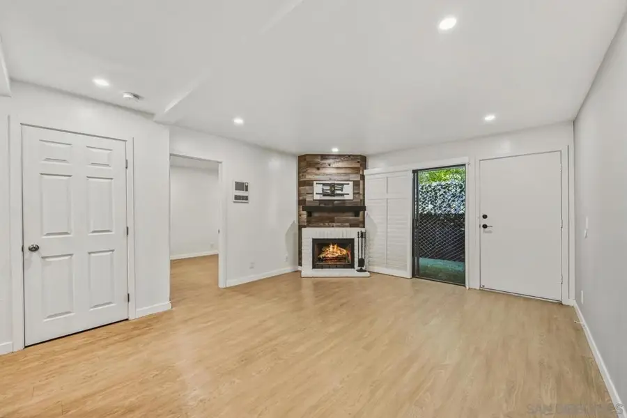 8362 Via Sonoma #c, La Jolla, CA 92037 - Image #2