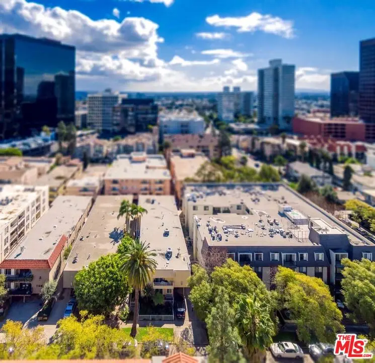 11652 Kiowa Avenue, Los Angeles, CA 90049 - #3