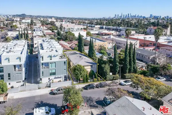 1140 N Beachwood Drive, Los Angeles, CA 90038