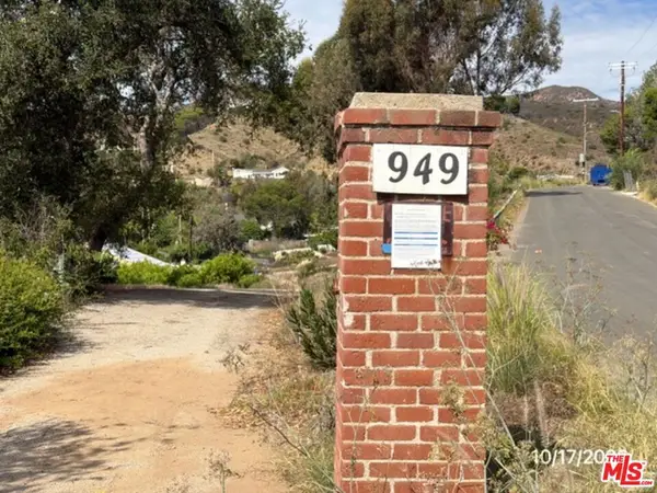 949 Las Lomas Avenue, Pacific Palisades, CA 90272
