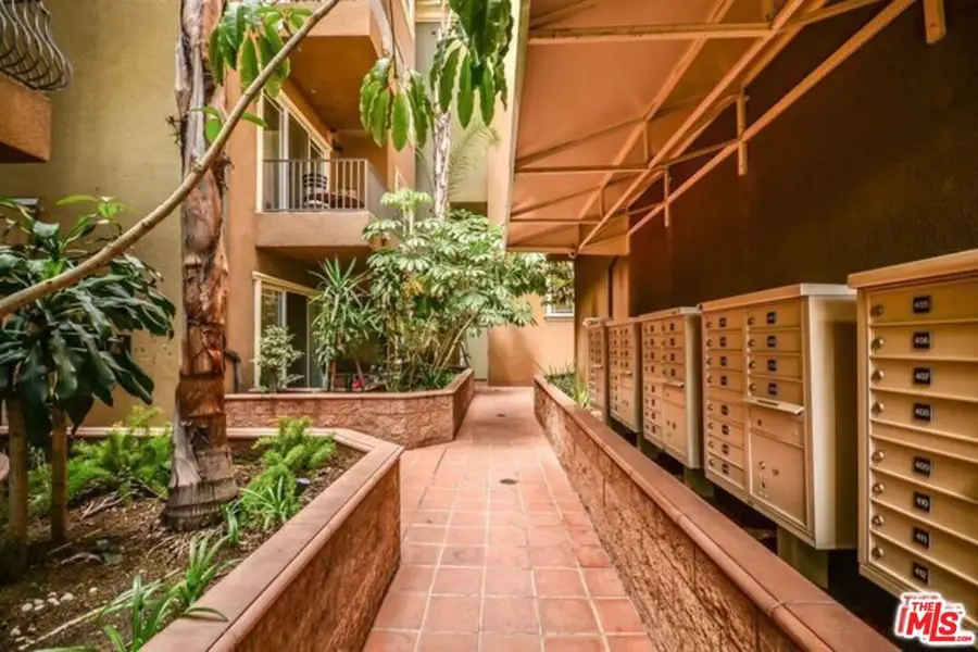 917 S New Hampshire Avenue #301, Los Angeles, CA 90006 - #3