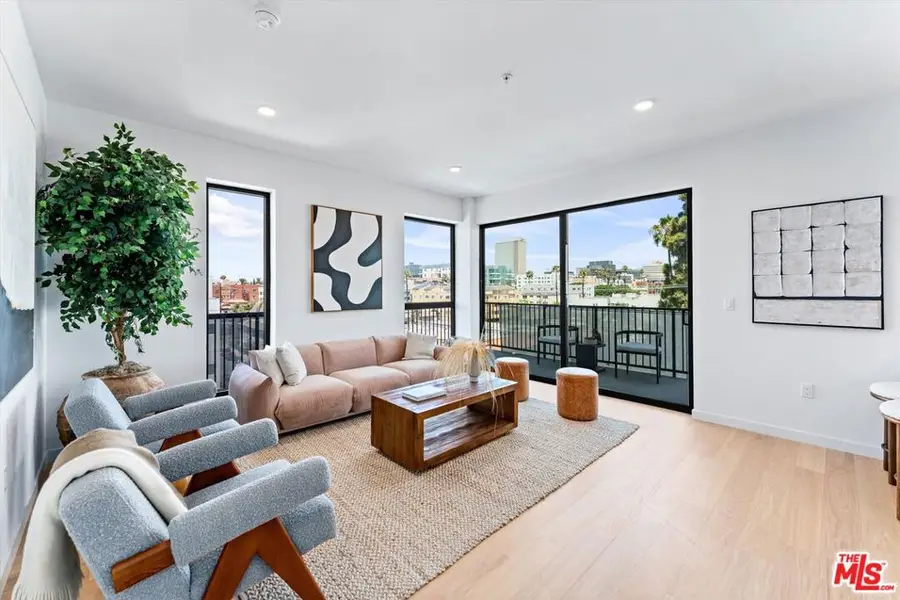 904 S New Hampshire Avenue #310, Los Angeles, CA 90006 - #3