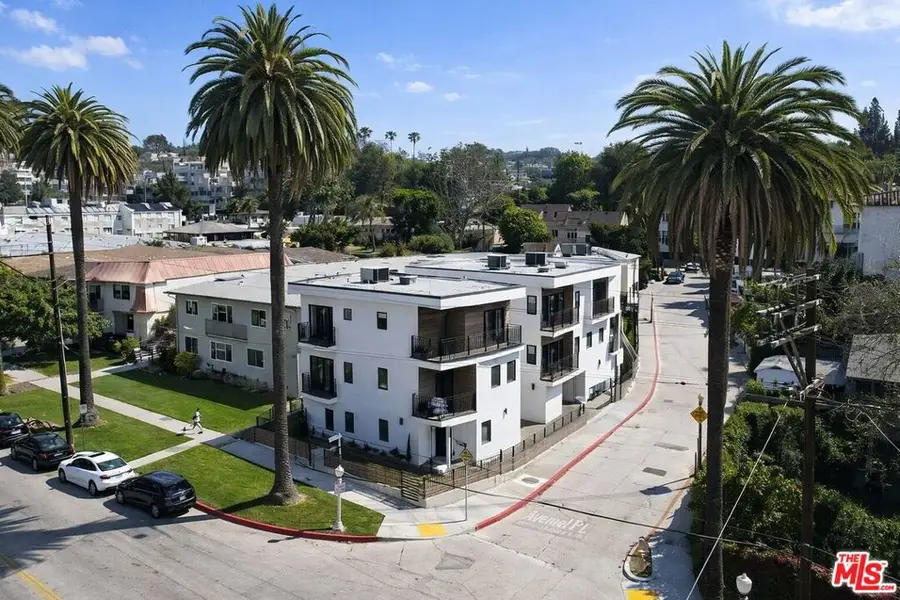 2117 Beachwood Terrace, Los Angeles, CA 90068 - Image #2