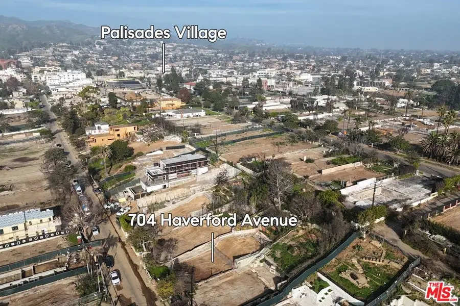 704 Haverford Avenue, Pacific Palisades, CA 90272 - Image #3