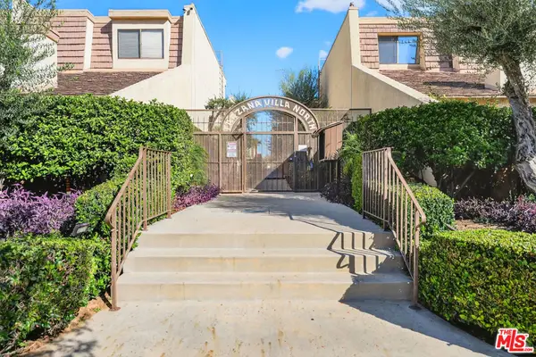 18419 Collins Street #A, Tarzana, CA 91356