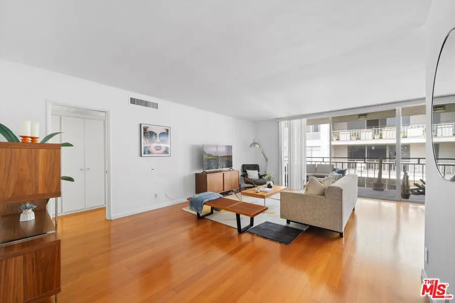 7260 Hillside Avenue #305, Los Angeles, CA 90046 - #3