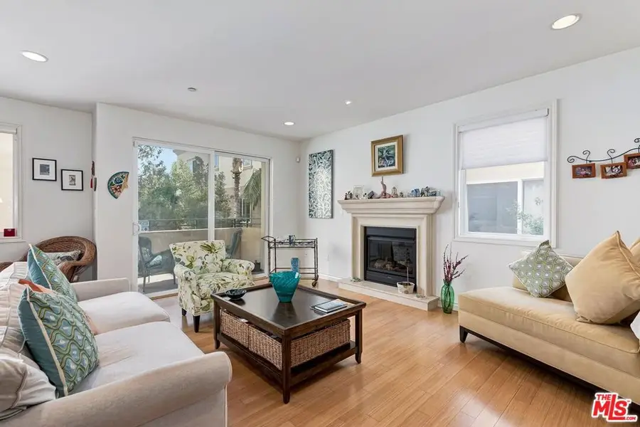 305 Arnaz Drive #304, Los Angeles, CA 90048 - #3