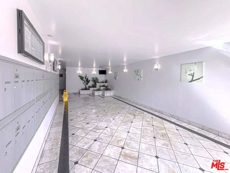 533 S St Andrews Place #416, Los Angeles, CA 90020 - Image #2