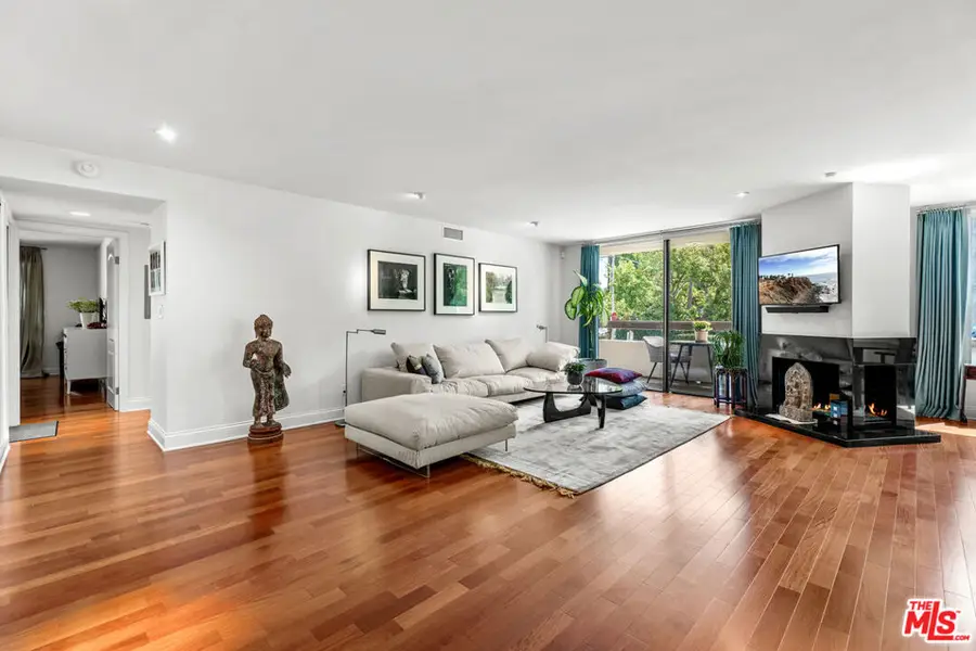 851 N Kings Road #102, West Hollywood, CA 90069 - #3