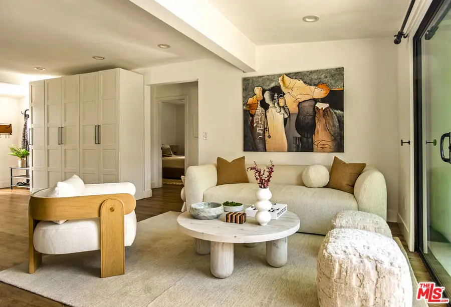 7511 Lasaine Avenue, Lake Balboa, CA 91406 - Image #2