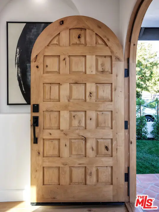 913 S Mullen Avenue, Los Angeles, CA 90019 - Image #2