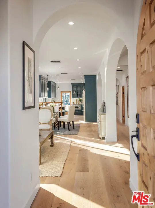 913 S Mullen Avenue, Los Angeles, CA 90019 - Image #3