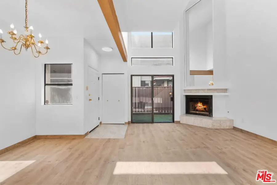 6323 Reseda Boulevard #6, Tarzana, CA 91335 - #2