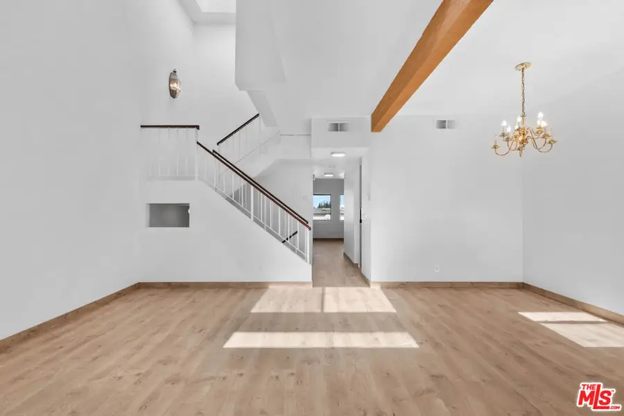 6323 Reseda Boulevard #6, Tarzana, CA 91335 - #3