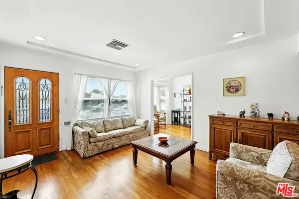 6549 Teesdale Avenue, North Hollywood, CA 91606