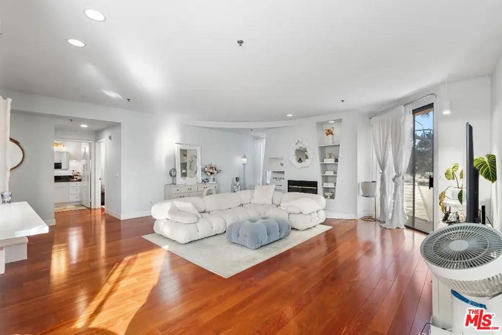 326 Westminster Avenue #304, Los Angeles, CA 90020 - Image #1