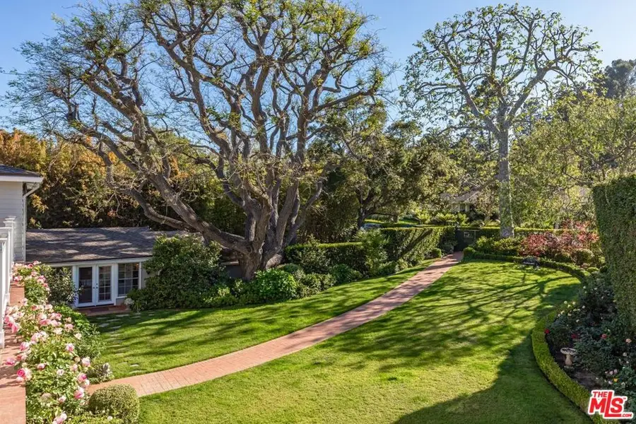 685 Elkins Road, Los Angeles, CA 90049 - Image #2